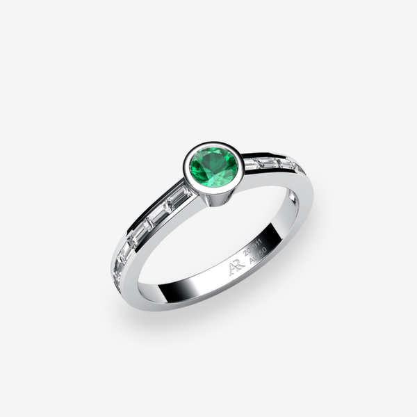 Venice Platinum 950‰ Emerald bezel set ring